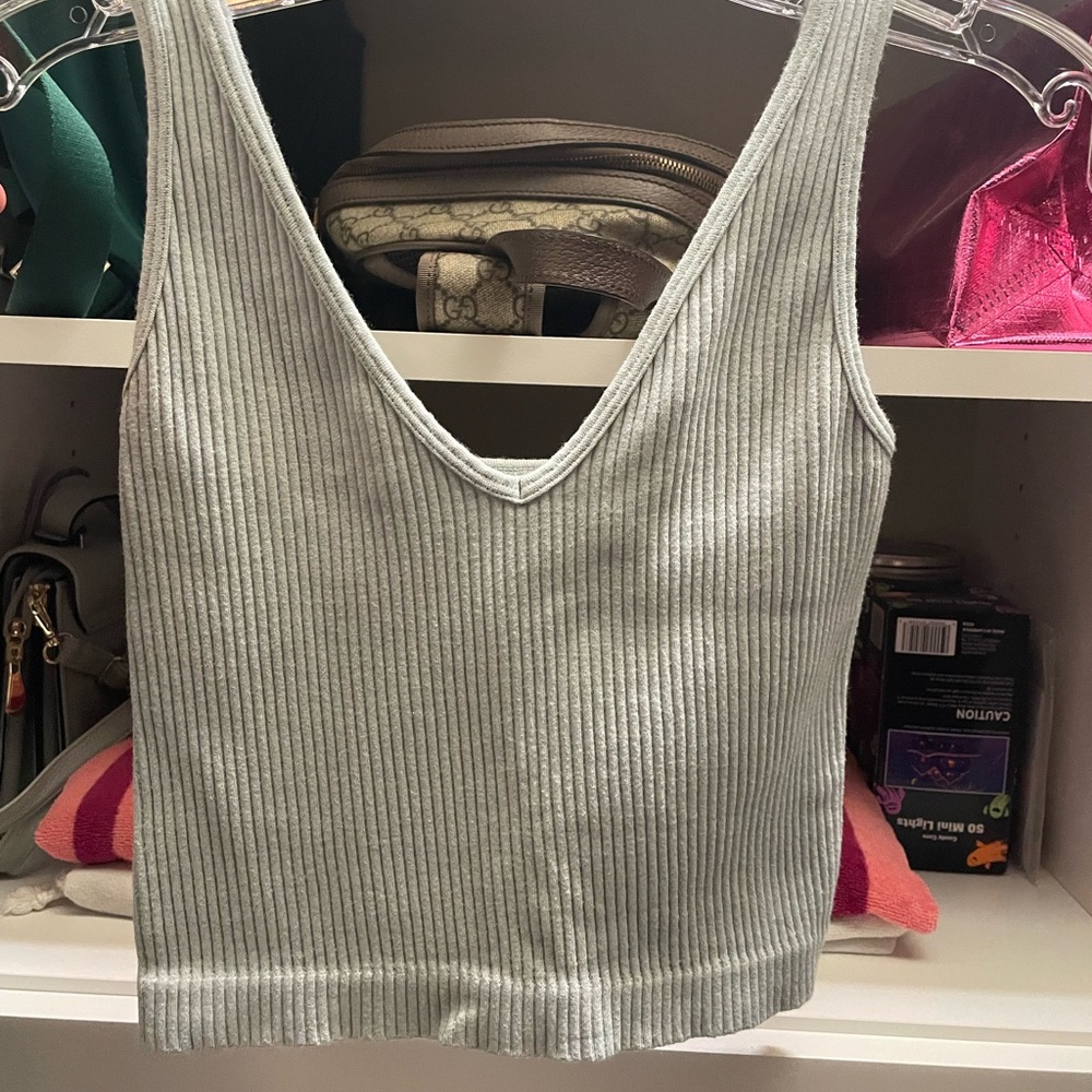 Aura Ribbed V-Neck Tank Top - Light Gray